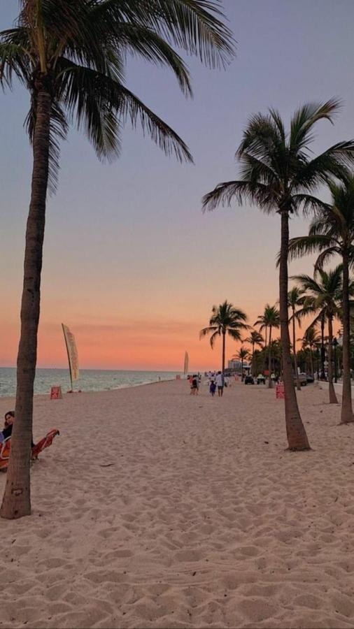 Christmas Retreat Walk To Dania Beach Pool Esterno foto